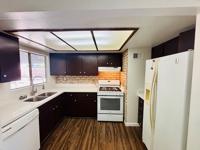Building Photo - 43214 Archwood Way