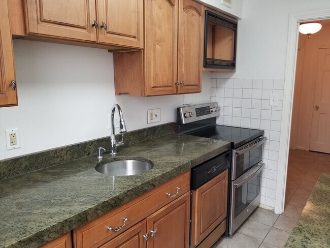 Foto del edificio - 2 bedroom Mayflower Condo for Rent