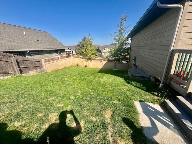 Foto del edificio - Dog Friendly 3 Bed 2 Bath Single Family Home with Fully Fenced Yard in Great Neighborhood!
