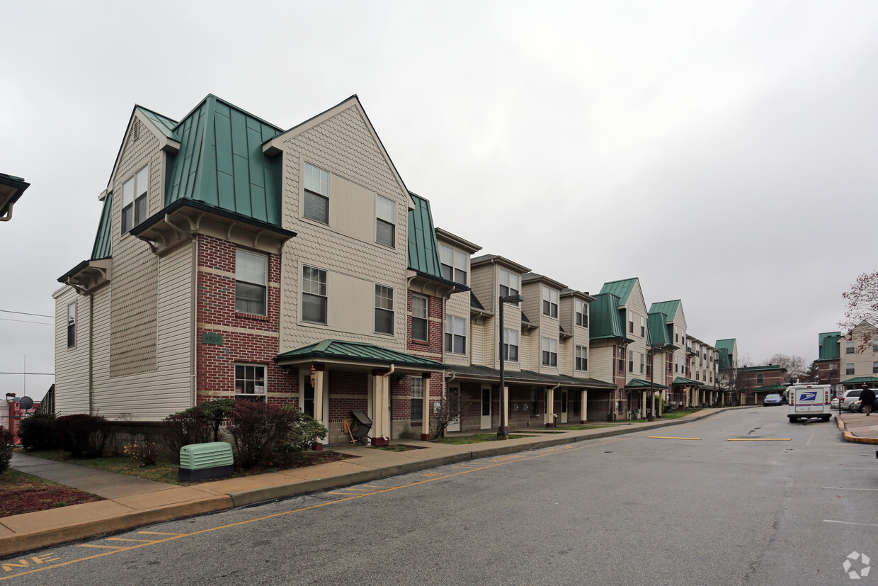 Building Photo - Genesis Square Townhouses