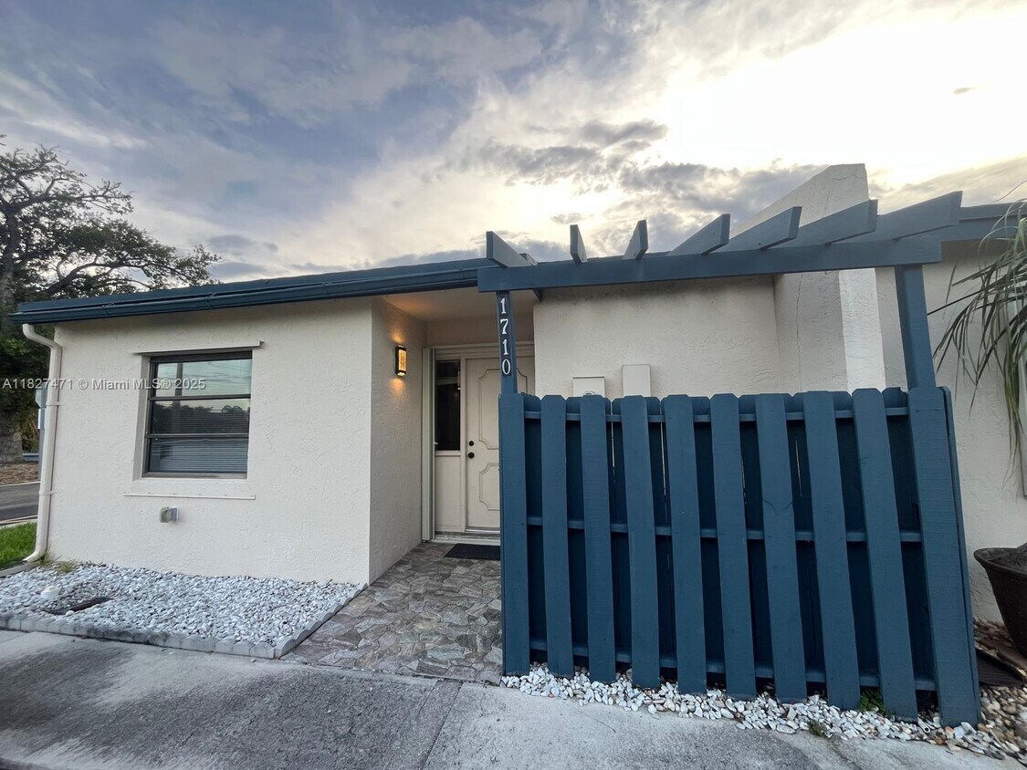 Primary Photo - 1710 NW 92nd Ave