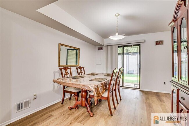 Foto del edificio - 7402 Hana Rd