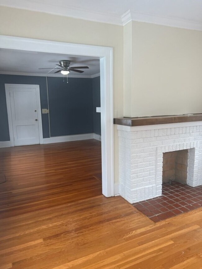 Building Photo - 3412 Clarendon