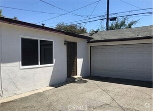 Building Photo - 926 N Electric Ave