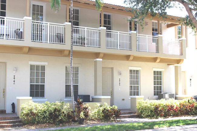 Building Photo - 615 NW 24th Ave