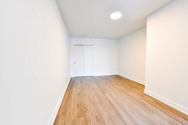 Building Photo - 9675 Av. Papineau