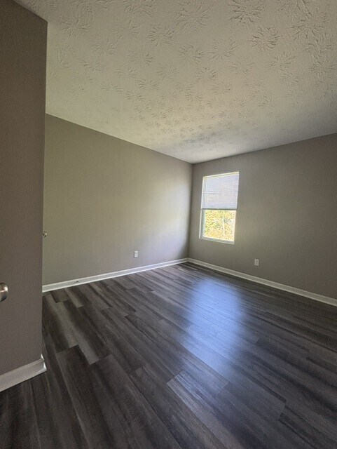 Foto del edificio - 2180 Pine Valley Dr