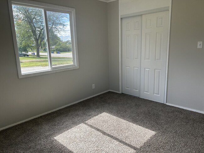 Building Photo - 253 Jacolyn Dr NW