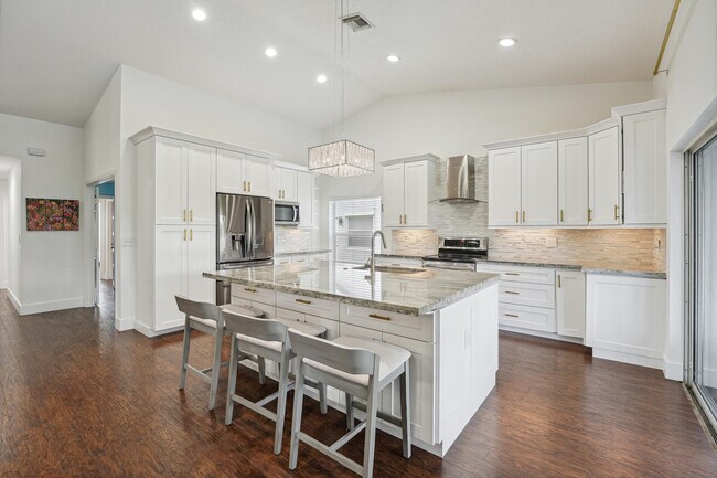 Foto del edificio - 3780 Cypress Lake Dr