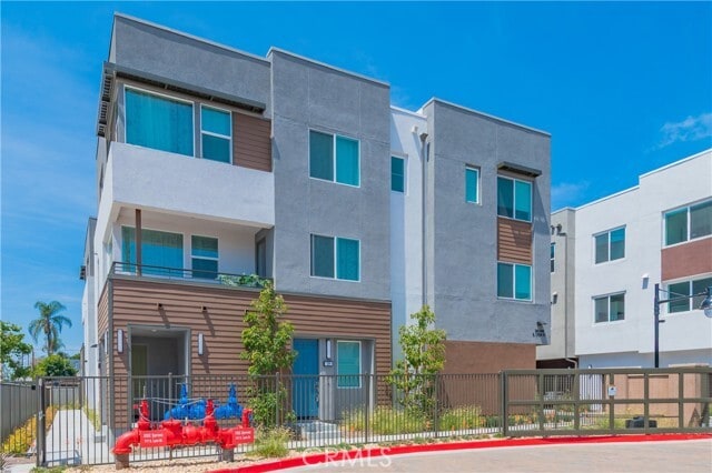 Building Photo - 589 S Lyon St