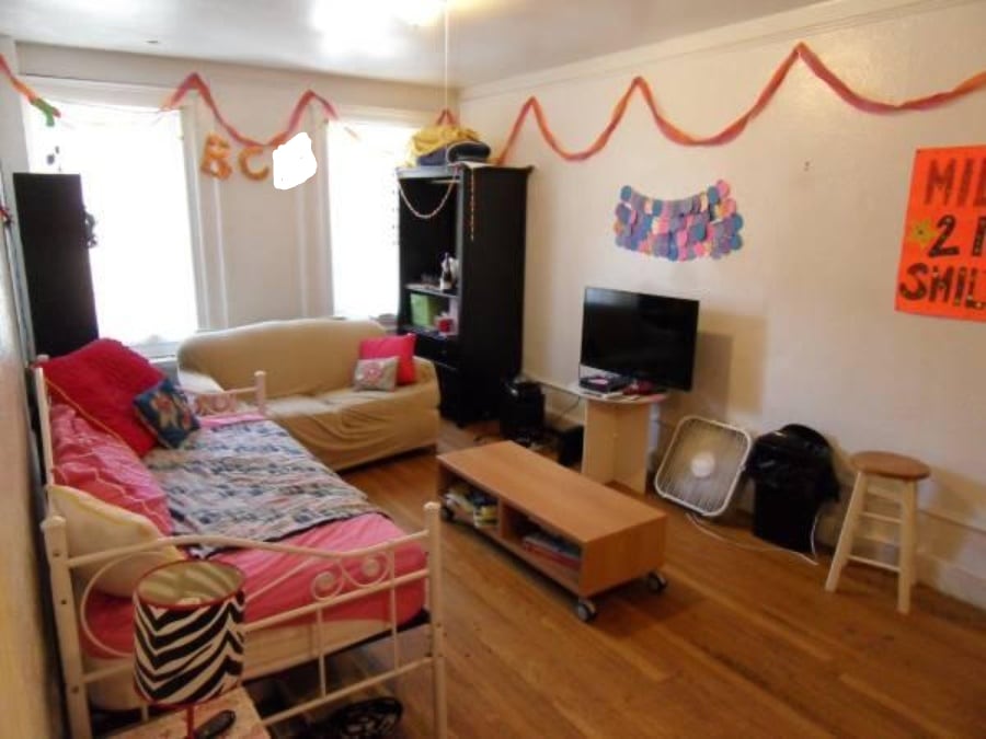 Primary Photo - 1999 Commonwealth Ave