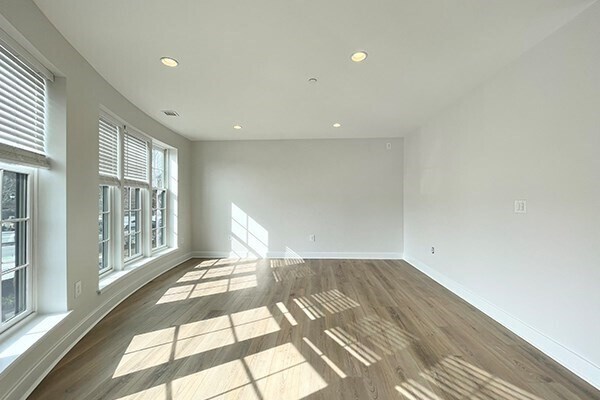 Building Photo - 33 New Derby St