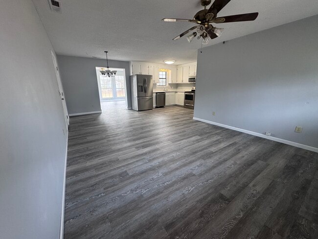 Building Photo - 1007 Cagle St NE