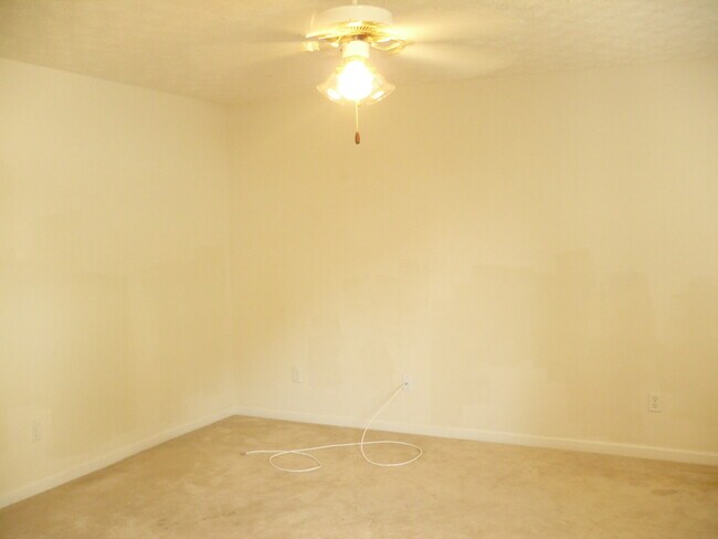 Foto del edificio - 3035 Fields Dr