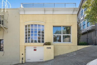 Building Photo - 2552 Hyde St