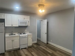 Building Photo - 2118 N 19th Ave