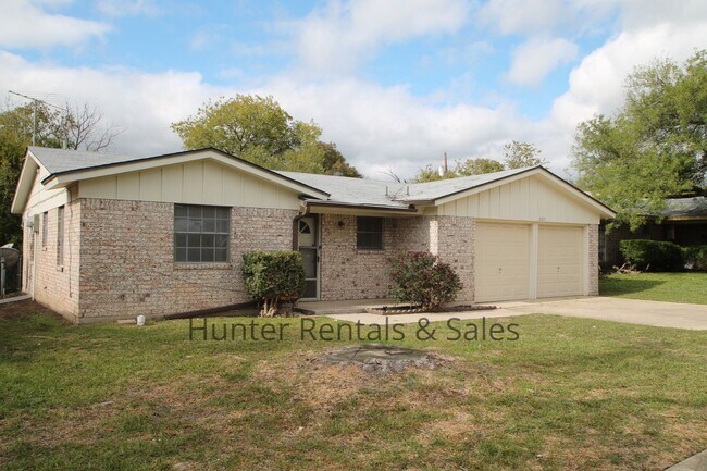 Building Photo - Delightful Three-Bedroom Cove Home