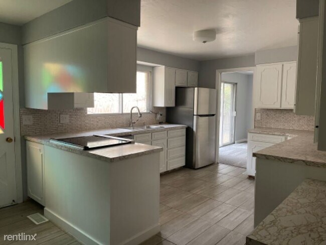 Building Photo - 3 br, 1.5 bath House - 5121 E Emigration C...