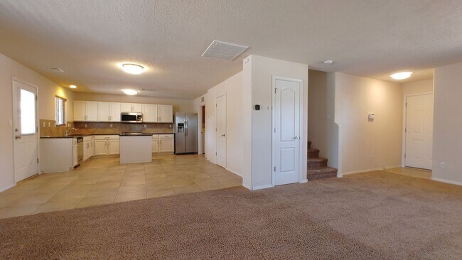 Foto del edificio - Roomy 3 Bedroom 2 Bathroom Home In Los Lunas!