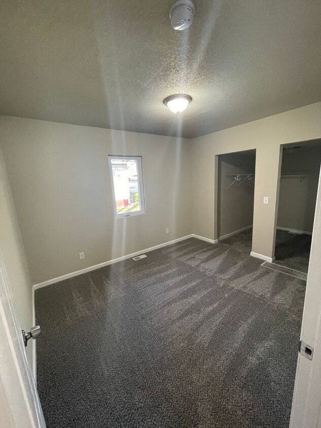 Foto del edificio - Updated 2 Bedroom with Large Back Yard
