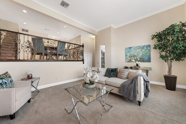Foto del edificio - 5845 Topanga Canyon Pl