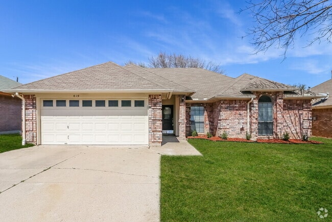 Building Photo - 819 Crystal Creek Ln