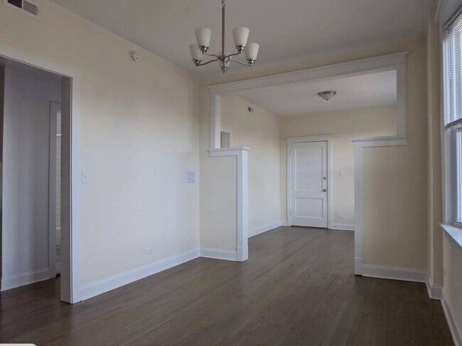 Foto del edificio - 2814 N Troy St