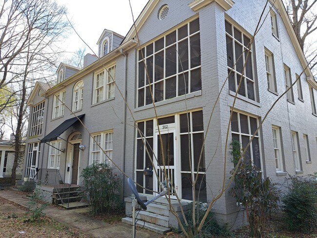 Building Photo - 906 E Fairview Ave