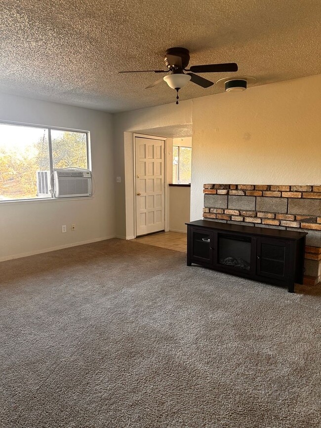 Building Photo - 3 BED 2 BATH HOME IN COTTONWOOD