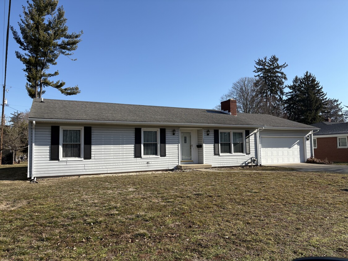 Very nice west end ranch home with full basement and attached two car garage - 769 Ashley Dr