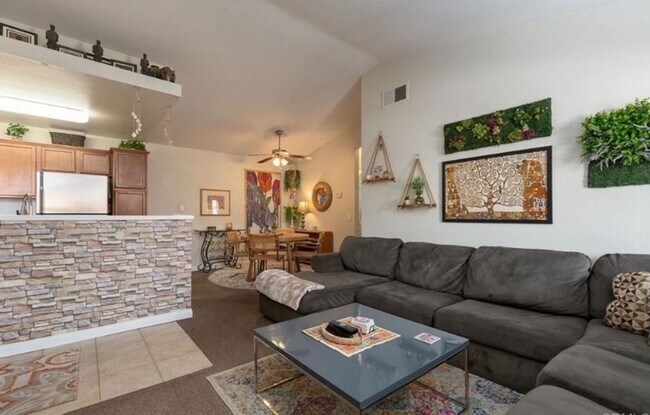 Foto del edificio - Upstairs 2 Bedroom 2 Bath Condo Available ...