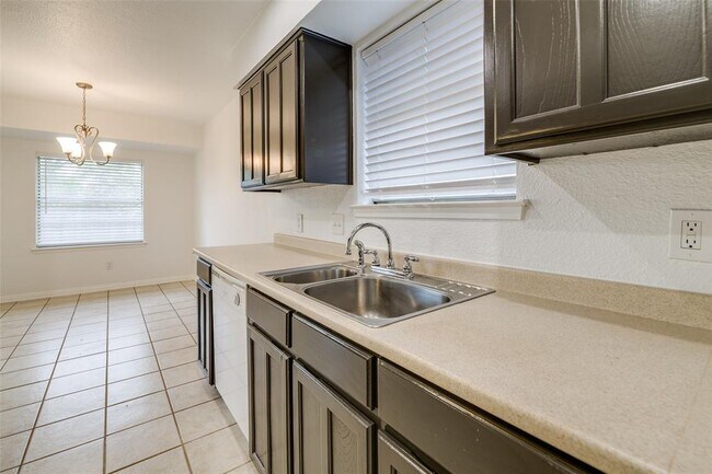 Foto del edificio - 6256 Brookside Dr