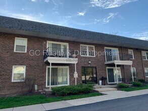 Building Photo - 20 Simpson St