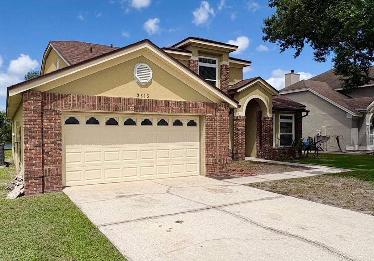 Beautiful 4BR/2.5BA Water View Home - Deer Hollow in the Deerfield Community! - Beautiful 4BR/2.5BA Water View Home - Deer Hollow in the Deerfield Community!