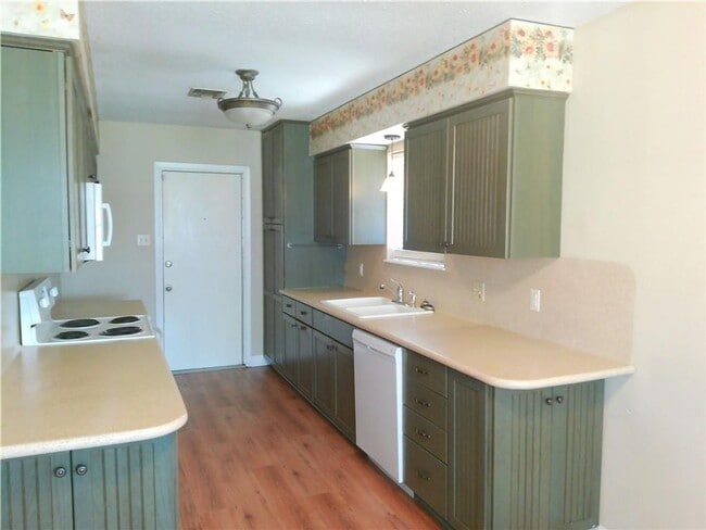 Building Photo - 538 Vega Dr