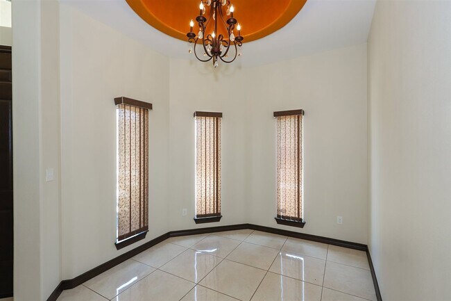 Building Photo - 402 Pomian Ct