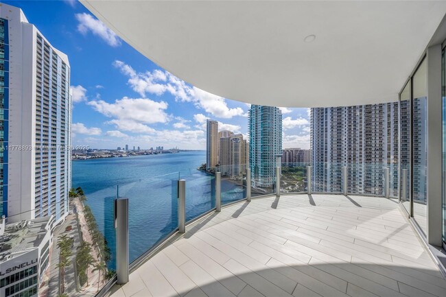 Building Photo - 300 Biscayne Blvd Way