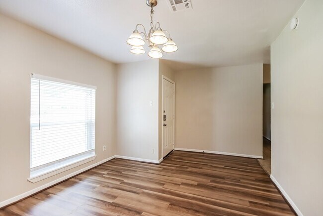 Foto del edificio - 14234 Juliedale Dr