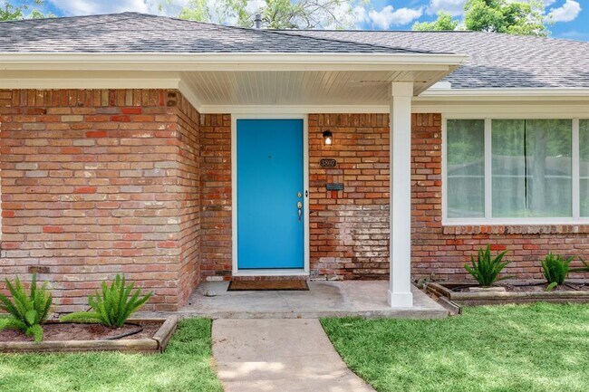 Building Photo - 3807 Murworth Dr