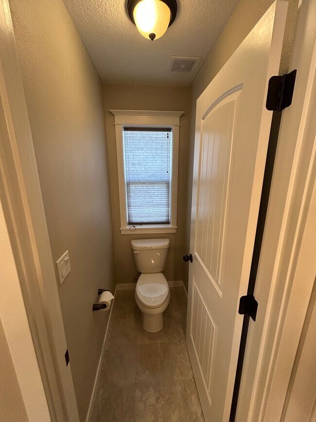 Foto del edificio - Beautiful 4 Bedroom, 2.5 Bath Home in Newberg- Pet Friendly!