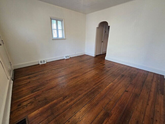 Foto del edificio - Large 2 bed 2 bath townhouse with huge pri...