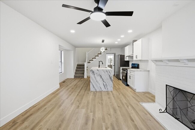 Foto del edificio - 1036 N Parker Ave