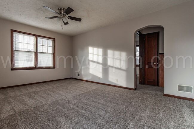 Foto del edificio - 3 Bedroom / 1.5 Bathroom Home | 60th & Center