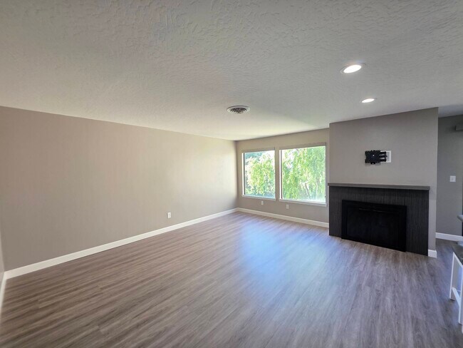 Building Photo - 303 Gage Blvd