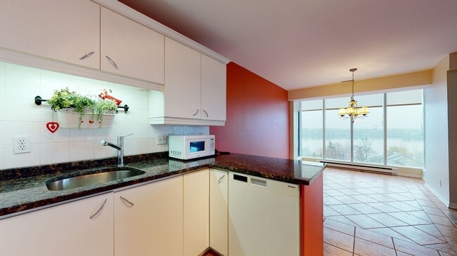 Building Photo - 4181 Rue de la Seine