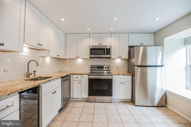 Building Photo - 127 Kings Croft Dr