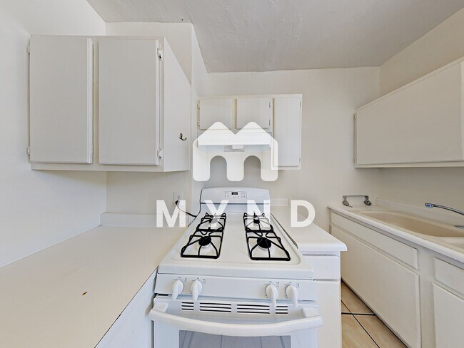 Building Photo - 823 14th St