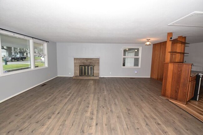 Building Photo - East side of South Bend 3 bedroom, 1.5 bat...