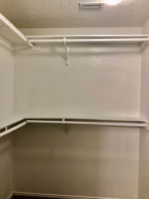 Building Photo - 1602 Cliffbrook Dr