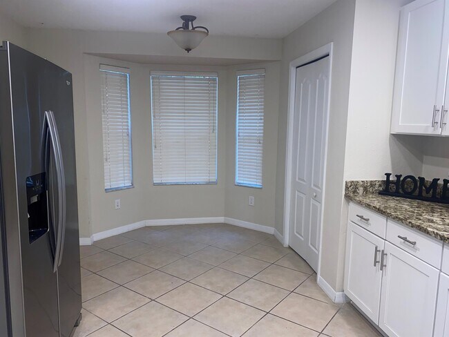 Foto del edificio - 990 N Lake Claire Cir